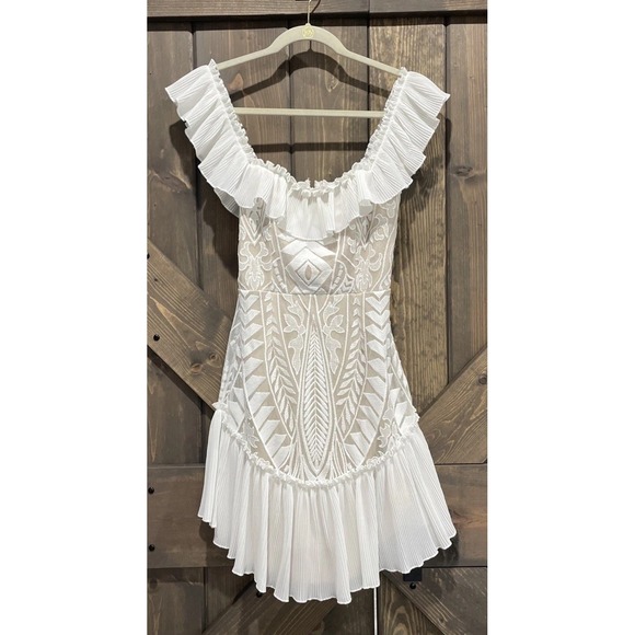 Saints + Secrets Ivory Sheer Overlay Lace Ruffled Off Shoulder‎ Dress Women's S - Picture 4 of 11